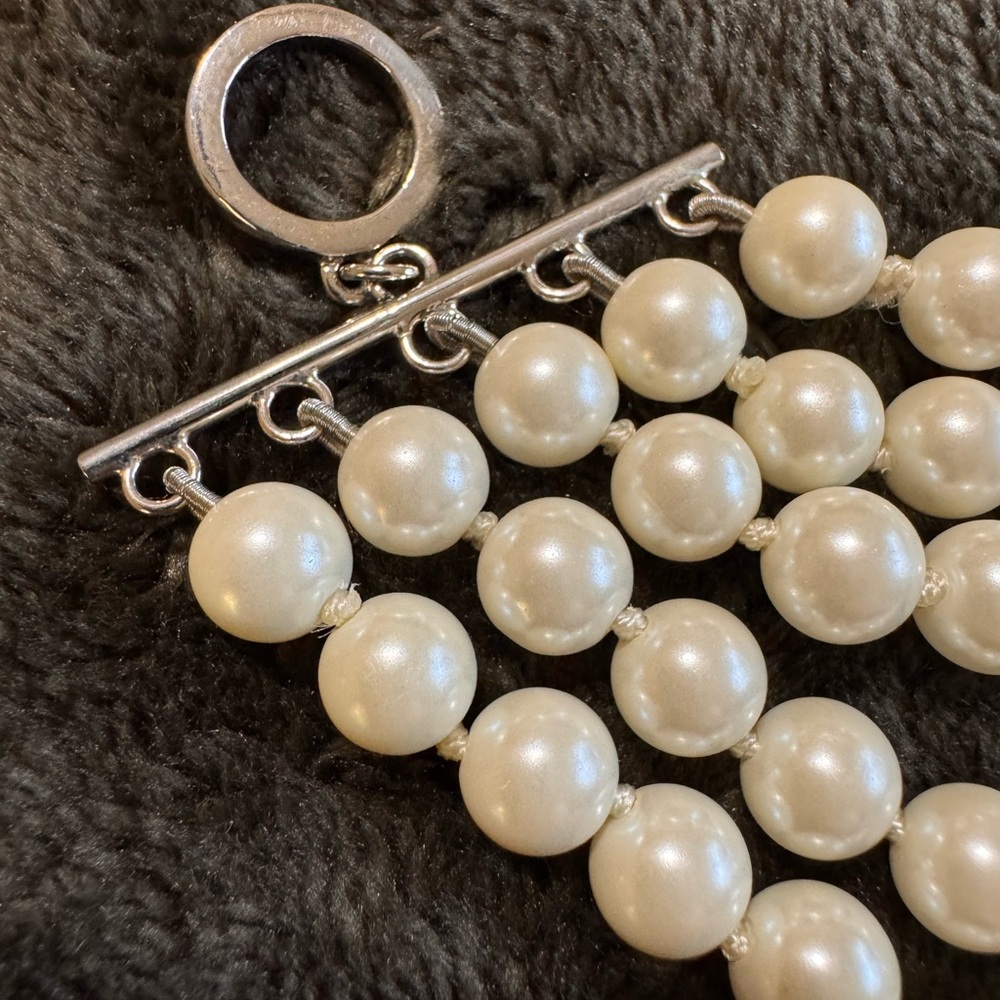Stunning Faux Pearl Necklace with Pavé Accents - Picture 4 of 6